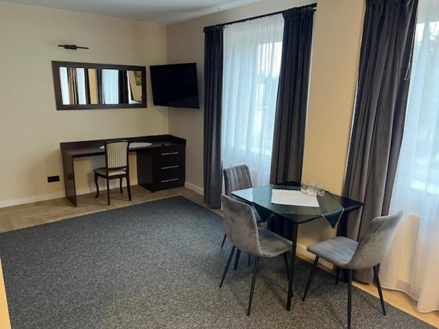 Hotel Baltazar Пултуск Экстерьер фото