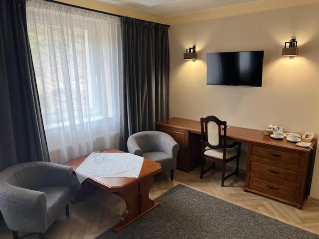Hotel Baltazar Пултуск Экстерьер фото
